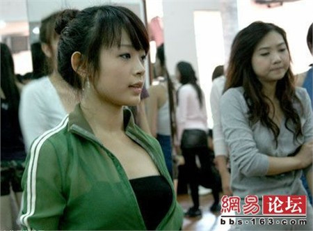 Những hot girl Việt 'nóng' trên báo chí nước ngoài