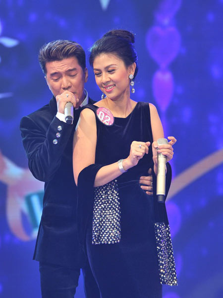 Đàm Vĩnh Hưng và Kim Thư trên sàn diễn Cặp đôi hoàn hảo. Đàm Vĩnh Hưng và Kim Thư trên sàn diễn Cặp đôi hoàn hảo.