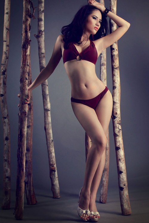 Hoa khôi Trúc Phương sinh năm 1988.