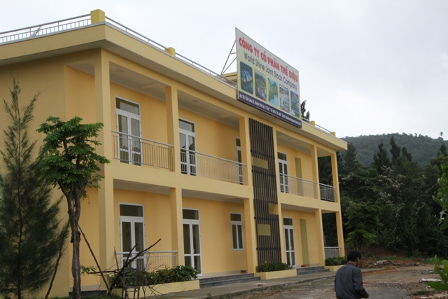 Hiện Cty CP Thế Diệu đã xây một nhà làm việc hai tầng tại ngã ba Bãi Chuối. Ảnh Thùy Linh Hiện Cty CP Thế Diệu đã xây một nhà làm việc hai tầng tại ngã ba Bãi Chuối. Ảnh Thùy Linh