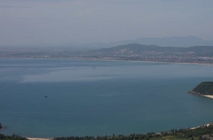 Đứng ở trên khu vực mà dự án này được cấp phép, có thể quan sát mọi hoạt động ra vào vịnh Đà Nẵng, Cảng Đà Nẵng....và nhìn về thành phố. Ảnh Thùy Linh Đứng ở trên khu vực mà dự án này được cấp phép, có thể quan sát mọi hoạt động ra vào vịnh Đà Nẵng, Cảng Đà Nẵng....và nhìn về thành phố. Ảnh Thùy Linh