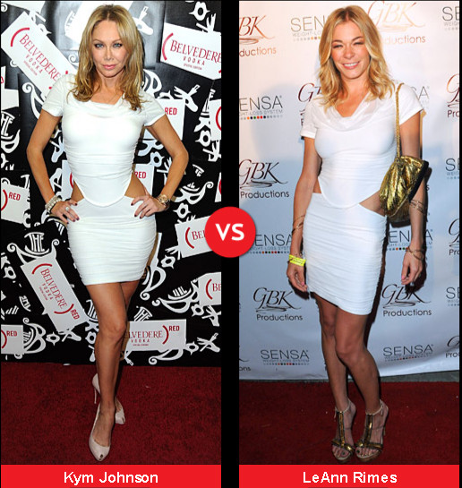 Cùng một mẫu váy hở sườn nhưng đàn chị Kym sexy hơn hẳn, trong khi LeAnn bị lộ hông gầy khẳng khiu kém hấp dẫn. Cùng một mẫu váy hở sườn nhưng đàn chị Kym sexy hơn hẳn, trong khi LeAnn bị lộ hông gầy khẳng khiu kém hấp dẫn.
