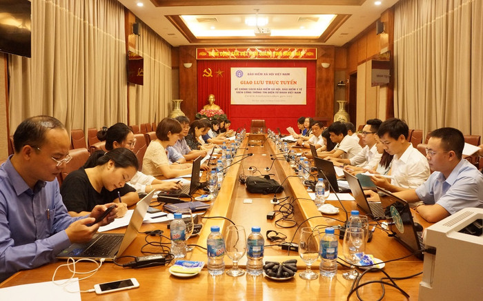 Quang cảnh buổi trực tuyến. Quang cảnh buổi trực tuyến.