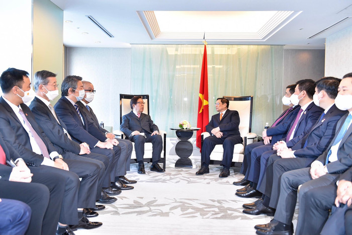 Thủ tướng tiếp Lãnh đạo các trường Đại học Ryukiu Okinawa, Đại học Jutendo, Đại học Hochaidoo; Lãnh đạo các Tập đoàn thiết bị xử lý môi trường Kobuta, Tập đoàn Paramount, Tập đoàn Horiba và Tập đoàn Azuma...Ảnh: VGP/Nhật Bắc