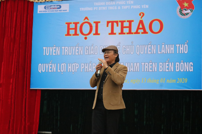 Ông Biển Đông đã dành hơn 2 giờ đồng hồ nói chuyện với học sinh, giáo viên của Trường phổ thông dân tộc nội trú Trung học cơ sở và Trung học phổ thông Phúc Yên về chủ quyền lãnh thổ quyền lợi hợp pháp của Việt Nam trên Biển Đông. Ảnh: Đỗ Thơm Ông Biển Đông đã dành hơn 2 giờ đồng hồ nói chuyện với học sinh, giáo viên của Trường phổ thông dân tộc nội trú Trung học cơ sở và Trung học phổ thông Phúc Yên về chủ quyền lãnh thổ quyền lợi hợp pháp của Việt Nam trên Biển Đông. Ảnh: Đỗ Thơm