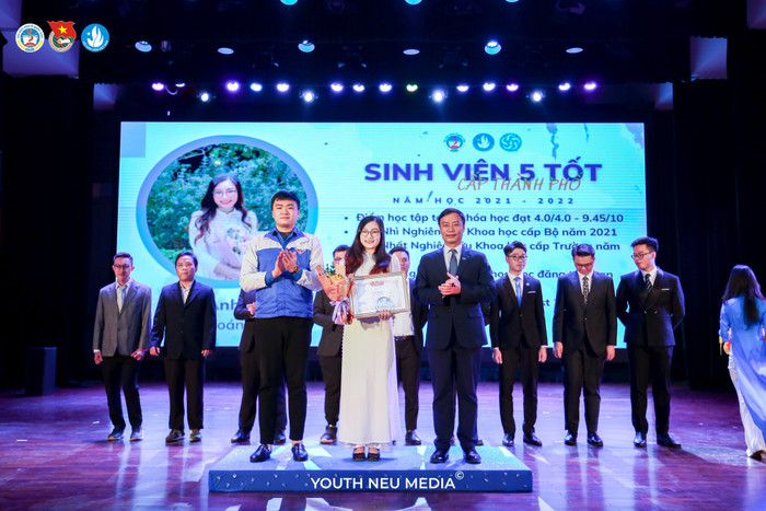 Sinh viên Trần Anh Ngọc đạt sinh viên 5 tốt cấp Thành Phố năm học 2021-2022. Ảnh: NVCC. Sinh viên Trần Anh Ngọc đạt sinh viên 5 tốt cấp Thành Phố năm học 2021-2022. Ảnh: NVCC.