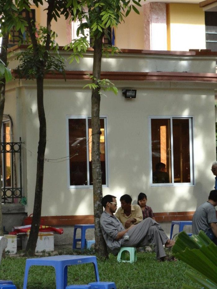 Quá mệt, phụ huynh dựa vào những gì có thể, ngay cả gốc cây. ĐÁP ÁN TIẾNG ANH KHỐI A1, D1 HỆ CAO ĐẲNG 2012 - ĐÁP ÁN MÔN VĂN KHỐI C, D HỆ CAO ĐẲNG 2012 - ĐÁP ÁN MÔN SINH KHỐI B HỆ CAO ĐẲNG 2012 - ĐÁP ÁN MÔN VẬT LÝ KHỐI A, A1 HỆ CAO ĐẲNG 2012 - ĐÁP ÁN MÔN LỊCH SỬ KHỐI C HỆ CAO ĐẲNG 2012 - ĐÁP ÁN MÔN LỊCH SỬ KHỐI C HỆ CAO ĐẲNG 2012