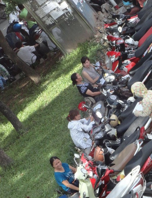 Nhiều bà mẹ không có lựa chọn nào khác là phải ngồi ngay bên vệ đường. ĐÁP ÁN TIẾNG ANH KHỐI A1, D1 HỆ CAO ĐẲNG 2012 - ĐÁP ÁN MÔN VĂN KHỐI C, D HỆ CAO ĐẲNG 2012 - ĐÁP ÁN MÔN SINH KHỐI B HỆ CAO ĐẲNG 2012 - ĐÁP ÁN MÔN VẬT LÝ KHỐI A, A1 HỆ CAO ĐẲNG 2012 - ĐÁP ÁN MÔN LỊCH SỬ KHỐI C HỆ CAO ĐẲNG 2012 - ĐÁP ÁN MÔN LỊCH SỬ KHỐI C HỆ CAO ĐẲNG 2012