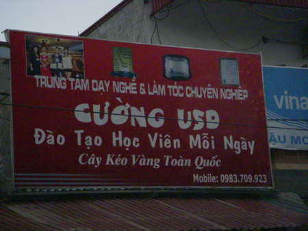 Cường đô la chuyển nghề đi dạy cắt tóc? Cường đô la chuyển nghề đi dạy cắt tóc?