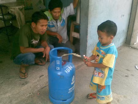 Đùa với tử thần.