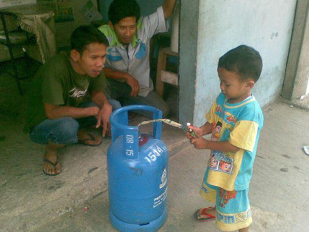 Đùa với tử thần. Đùa với tử thần.