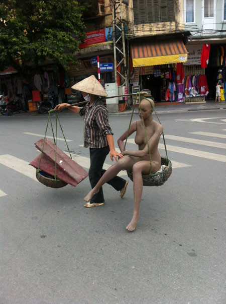 Gánh gồng trên phố. Gánh gồng trên phố.