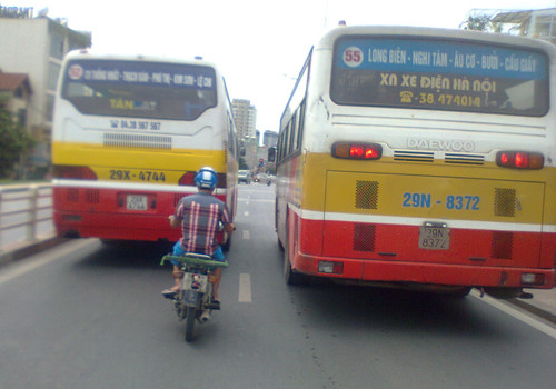Trên đường Âu Cơ, Hà Nội. Ảnh: Nguyễn Dạ Thảo Linh. Trên đường Âu Cơ, Hà Nội. Ảnh: Nguyễn Dạ Thảo Linh.