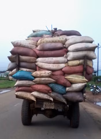 Chụp tại quốc lộ 14, xã Chưhdrông, TP Pleku, Gia Lai. Ảnh: Nguyễn Đức Quân.