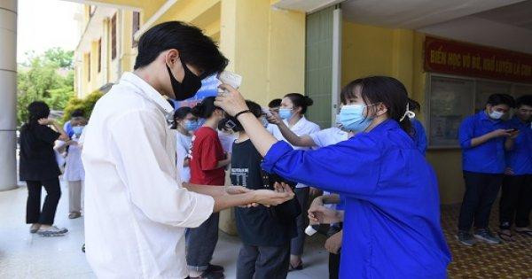 Thí sinh làm thủ tục thi ở Thanh Hóa. Ảnh minh họa: Antt.vn Thí sinh làm thủ tục thi ở Thanh Hóa. Ảnh minh họa: Antt.vn