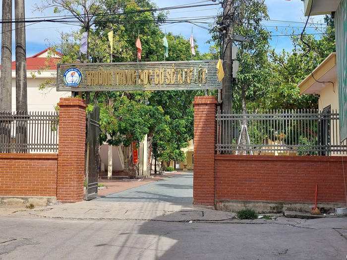 Ở trường Ngư Lộc có đến hơn 20 giáo viên phải giải trình vì sửa điểm của học sinh. Ảnh: LC