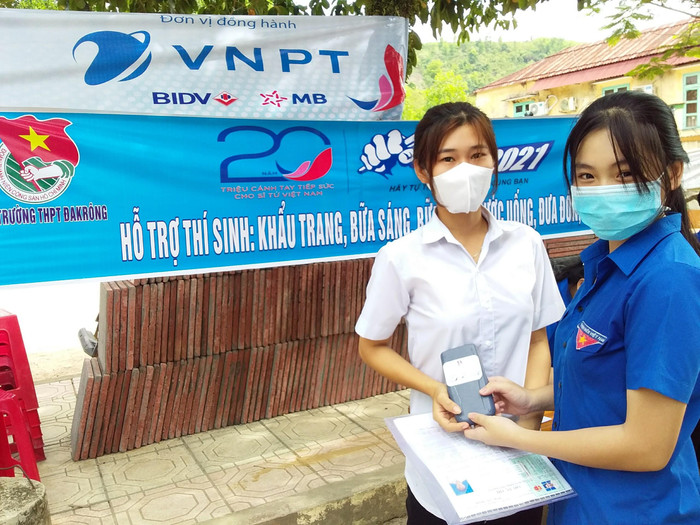 Những chiếc máy tính đi mượn tiếp sức cho thí sinh vùng cao Đakrông (Quảng Trị). Ảnh trường Đakrông Những chiếc máy tính đi mượn tiếp sức cho thí sinh vùng cao Đakrông (Quảng Trị). Ảnh trường Đakrông