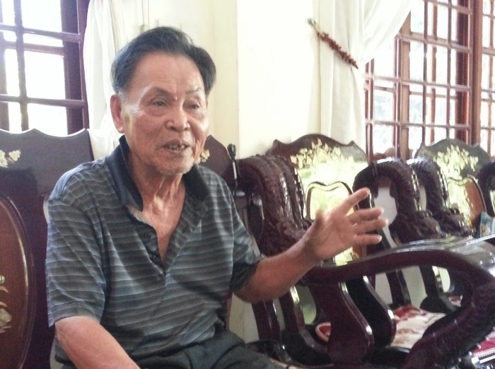 Ông Ngô Đằng kể lại sự việc. Ảnh Thùy Linh Ông Ngô Đằng kể lại sự việc. Ảnh Thùy Linh