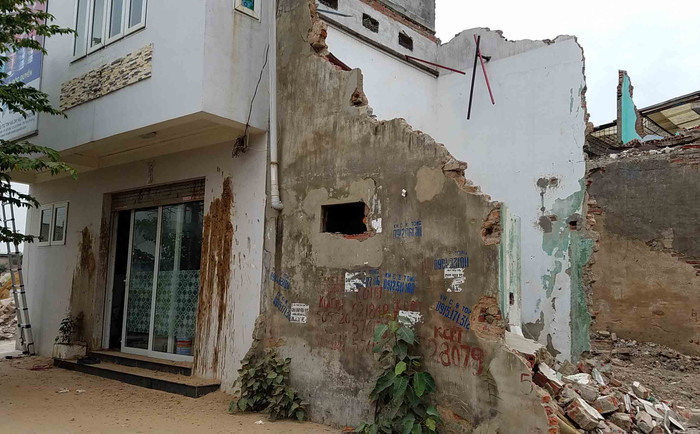 Căn nhà số 2B/160 Nguyễn Đức Cảnh của bà Ân trong diện giải toả bị khủng bố bằng chất bẩn Căn nhà số 2B/160 Nguyễn Đức Cảnh của bà Ân trong diện giải toả bị khủng bố bằng chất bẩn