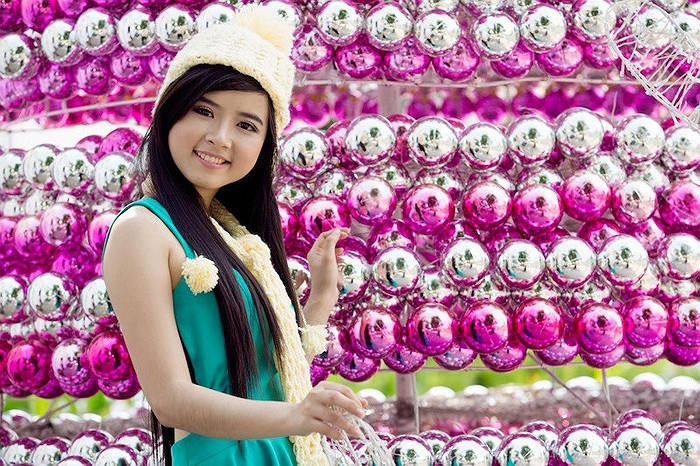 Đêm Chung kết Nữ sinh duyên dáng của CĐ Kinh tế TP.HCM với chủ đề Đêm hội nhân ái sẽ diễn ra lúc 18h ngày 16/12. >> 12 NỮ SINH ĐẸP NHẤT TRƯỜNG PTTH VIỆT ĐỨC >> Hotgirl Hà Lade gợi cảm chào ngày mới >>Miss ĐH Sư phạm Hà Nội diện áo dài cực xinh >> Phát sốt vì 4 nữ giáo viên xinh đẹp >>Hoa khôi ĐH Thương Mại 2012 duyên dáng áo dài >>Những hotgirl xinh đẹp làm "điên đảo" cư dân mạng (P8) >>Midu, Hà Min, Linh Hàn đọ dáng "nóng bỏng" >>Ngắm vẻ đẹp kiêu sa của Á hậu Hoàng Anh