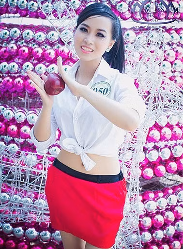 Phan Thị Diễm My trẻ trung và cá tính. >> 12 NỮ SINH ĐẸP NHẤT TRƯỜNG PTTH VIỆT ĐỨC >> Hotgirl Hà Lade gợi cảm chào ngày mới >>Miss ĐH Sư phạm Hà Nội diện áo dài cực xinh >> Phát sốt vì 4 nữ giáo viên xinh đẹp >>Hoa khôi ĐH Thương Mại 2012 duyên dáng áo dài >>Những hotgirl xinh đẹp làm "điên đảo" cư dân mạng (P8) >>Midu, Hà Min, Linh Hàn đọ dáng "nóng bỏng" >>Ngắm vẻ đẹp kiêu sa của Á hậu Hoàng Anh