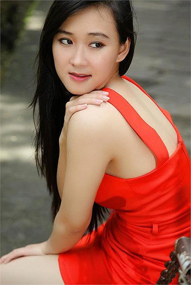 Thái Thị Yến Nhi là thí sinh cuối cùng góp mặt trong đêm chung kết Miss HCE 2012. >> 12 NỮ SINH ĐẸP NHẤT TRƯỜNG PTTH VIỆT ĐỨC >> Hotgirl Hà Lade gợi cảm chào ngày mới >>Miss ĐH Sư phạm Hà Nội diện áo dài cực xinh >> Phát sốt vì 4 nữ giáo viên xinh đẹp >>Hoa khôi ĐH Thương Mại 2012 duyên dáng áo dài >>Những hotgirl xinh đẹp làm "điên đảo" cư dân mạng (P8) >>Midu, Hà Min, Linh Hàn đọ dáng "nóng bỏng" >>Ngắm vẻ đẹp kiêu sa của Á hậu Hoàng Anh