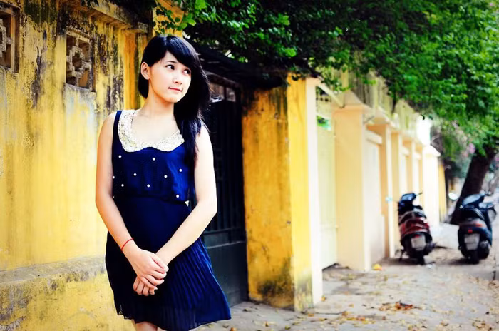 Đào Phương Thảo đang là học sinh trường THPT Phương Nam (Hà Nội). >>Những mỹ nhân từng học tại trường "nhà giàu" RMIT >>Miss ĐH Sư phạm Hà Nội diện áo dài cực xinh >> Phát sốt vì 4 nữ giáo viên xinh đẹp >>Hoa khôi ĐH Thương Mại 2012 duyên dáng áo dài >>Những hotgirl xinh đẹp làm "điên đảo" cư dân mạng (P8) >>Midu, Hà Min, Linh Hàn đọ dáng "nóng bỏng" >>Ngắm vẻ đẹp kiêu sa của Á hậu Hoàng Anh >>PHÁT SỐT VÌ NỮ THẠC SĨ ĐẸP NHẤT TRUNG QUỐC AI ĐẸP HƠN HOTGIRL KIM PHƯỢNG? >>Phát sốt vì nữ sinh Trung Quốc đẹp như siêu mẫu