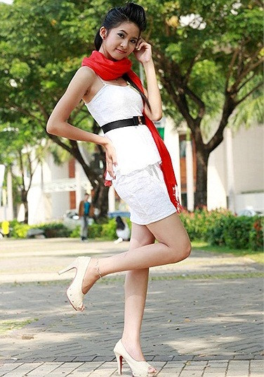 Văn Thị Bảo Trâm tinh nghịch và duyên dáng. >> 12 NỮ SINH ĐẸP NHẤT TRƯỜNG PTTH VIỆT ĐỨC >> Hotgirl Hà Lade gợi cảm chào ngày mới >>Miss ĐH Sư phạm Hà Nội diện áo dài cực xinh >> Phát sốt vì 4 nữ giáo viên xinh đẹp >>Hoa khôi ĐH Thương Mại 2012 duyên dáng áo dài >>Những hotgirl xinh đẹp làm "điên đảo" cư dân mạng (P8) >>Midu, Hà Min, Linh Hàn đọ dáng "nóng bỏng" >>Ngắm vẻ đẹp kiêu sa của Á hậu Hoàng Anh