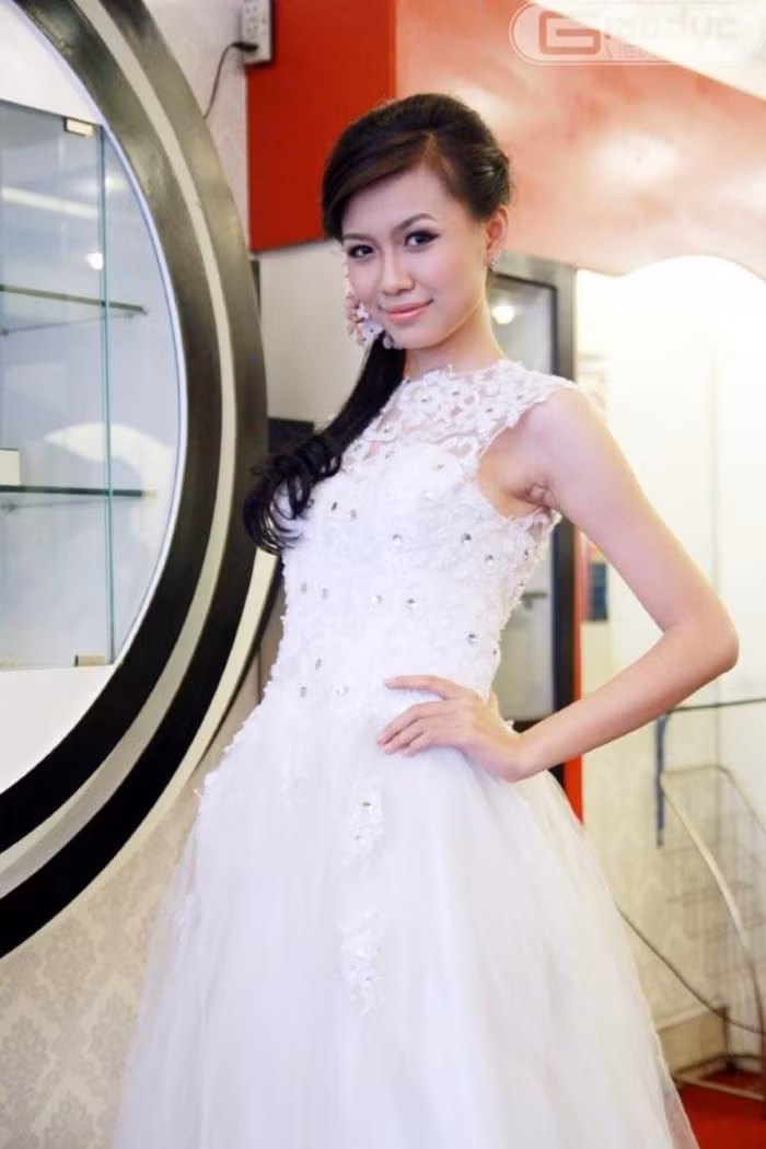 >>Miss ĐH Sư phạm Hà Nội diện áo dài cực xinh >> Phát sốt vì 4 nữ giáo viên xinh đẹp >>Hoa khôi ĐH Thương Mại 2012 duyên dáng áo dài >>Những hotgirl xinh đẹp làm "điên đảo" cư dân mạng (P8) >>Midu, Hà Min, Linh Hàn đọ dáng "nóng bỏng" >>Ngắm vẻ đẹp kiêu sa của Á hậu Hoàng Anh >>PHÁT SỐT VÌ NỮ THẠC SĨ ĐẸP NHẤT TRUNG QUỐC AI ĐẸP HƠN HOTGIRL KIM PHƯỢNG? >>Phát sốt vì nữ sinh Trung Quốc đẹp như siêu mẫu