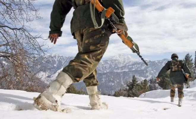 Lính Ấn Độ tuần tra khu vực Daulat Beg Oldi