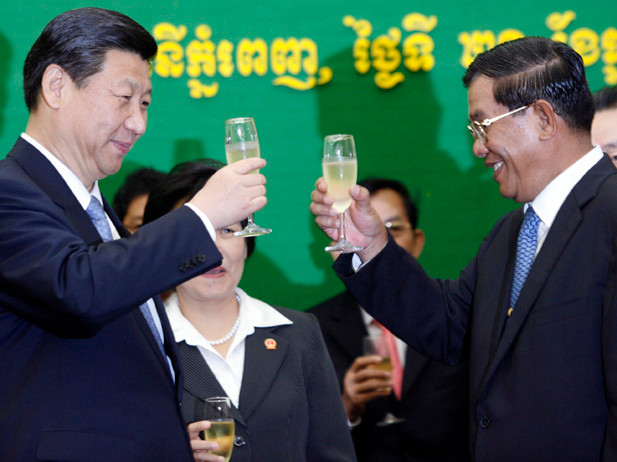Chủ tịch Trung Quốc Tập Cận Bình và Thủ tướng Campuchia Hun Sen (hình minh họa)