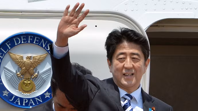 Thủ tướng Shinzo Abe bắt đầu chuyến công du Liên bang Nga và Trung Đông Thủ tướng Shinzo Abe bắt đầu chuyến công du Liên bang Nga và Trung Đông