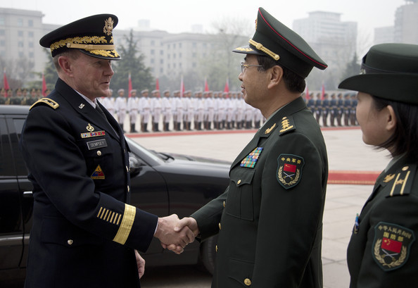 Tướng Martin Dempsey (trái) và Phòng Phong Huy, Tổng tham mưu trưởng quân đội Trung Quốc tại Bắc Kinh Tướng Martin Dempsey (trái) và Phòng Phong Huy, Tổng tham mưu trưởng quân đội Trung Quốc tại Bắc Kinh