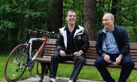 "Bộ đôi" Putin và Medvedev công khai tài sản cá nhân "Bộ đôi" Putin và Medvedev công khai tài sản cá nhân
