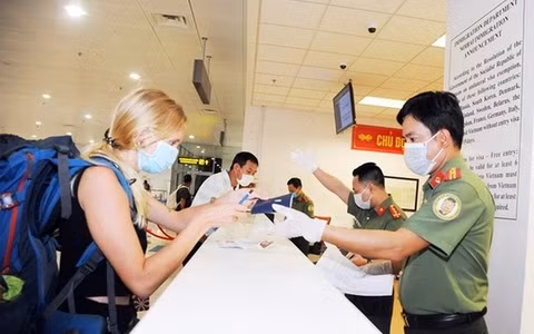 Tạm dừng miễn thị thực đơn phương cho công dân Nhật Bản, Nga và Belarus