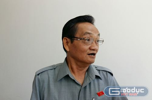 Tiến sĩ Trần Du Lịch dự báo kinh tế Việt Nam năm 2018 có nhiều thuận lợi. (Ảnh: Ngọc Quang) Tiến sĩ Trần Du Lịch dự báo kinh tế Việt Nam năm 2018 có nhiều thuận lợi. (Ảnh: Ngọc Quang)