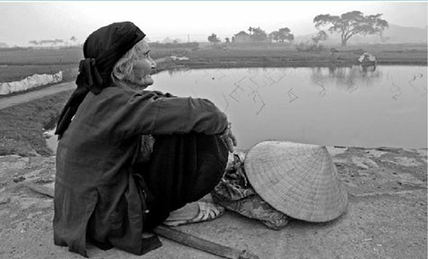 Người mẹ lam lũ. (Ảnh minh họa, nguồn internet).