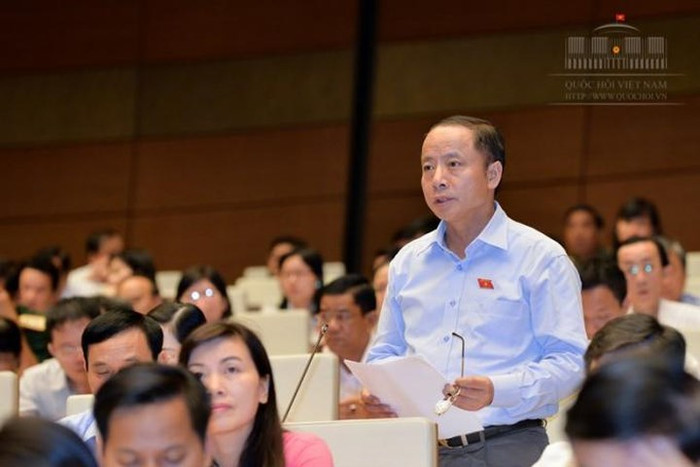 Đại biểu Nguyễn Văn Thân phát biểu tại Hội trường. (Ảnh: Quochoi.vn) Đại biểu Nguyễn Văn Thân phát biểu tại Hội trường. (Ảnh: Quochoi.vn)