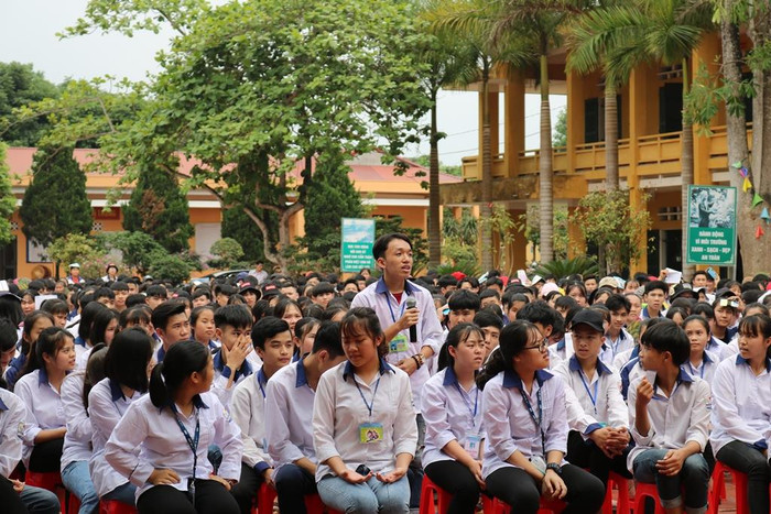 Học sinh trường Trung học phổ thông Yên Lập thường được tham gia các hoạt động ngoại khóa bổ ích để có được năng lượng sống tích cực. Ảnh: Đỗ Thơm Học sinh trường Trung học phổ thông Yên Lập thường được tham gia các hoạt động ngoại khóa bổ ích để có được năng lượng sống tích cực. Ảnh: Đỗ Thơm