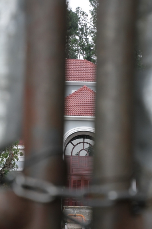 Hiện biệt thự của tướng Thạch cổng khóa im lìm...Ảnh Thùy Linh Hiện biệt thự của tướng Thạch cổng khóa im lìm...Ảnh Thùy Linh