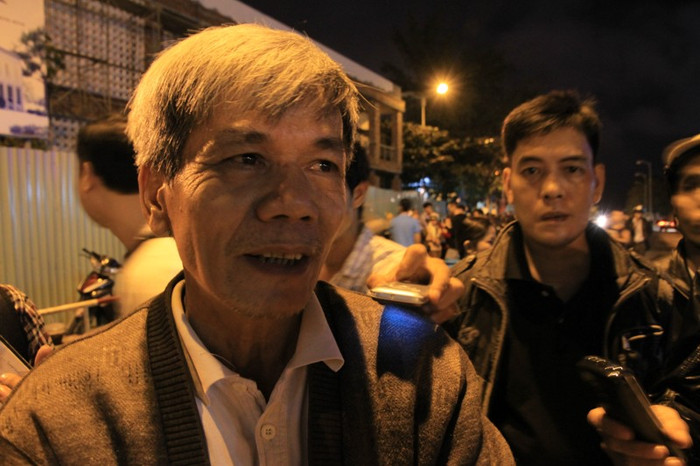 Ông Hà Đính (63 tuổi, buôn bán tạp hóa ở chợ Cồn, Đà Nẵng) cho biết: "Ông Thanh là một lãnh đạo có tâm nhất. Mọi người ai cũng yêu quý ông ấy với tình cảm chân thành...". Ông Hà Đính (63 tuổi, buôn bán tạp hóa ở chợ Cồn, Đà Nẵng) cho biết: "Ông Thanh là một lãnh đạo có tâm nhất. Mọi người ai cũng yêu quý ông ấy với tình cảm chân thành...".