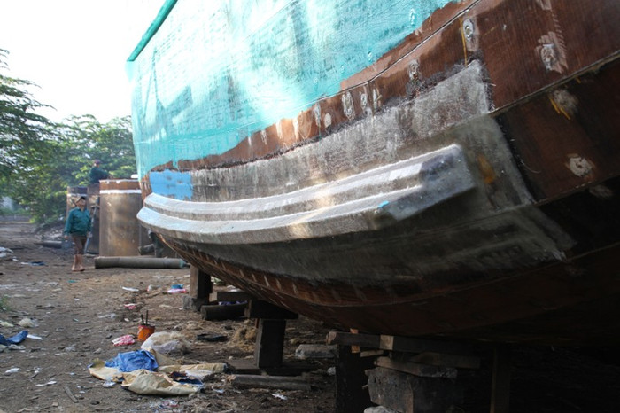 Hai bên mạn tàu... Hai bên mạn tàu...