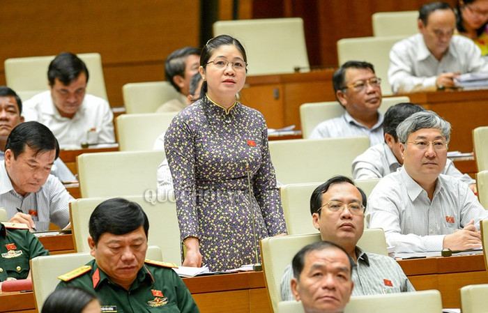 Đại biểu Leo Thị Lịch phát biểu tại hội trưởng. (Ảnh: Quochoi.vn) Đại biểu Leo Thị Lịch phát biểu tại hội trưởng. (Ảnh: Quochoi.vn)