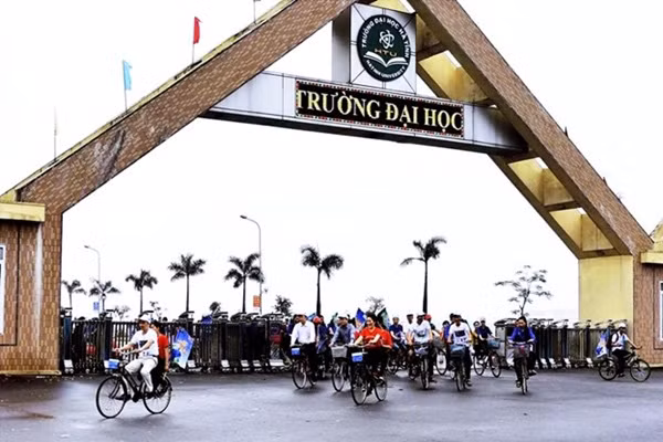 Cơ hội việc làm nào cho sinh viên sư phạm đào tạo tại trường Đại học Hà Tĩnh khi tỷ lệ giáo viên/lớp tại Hà Tĩnh đã đã đạt hoặc vượt quy định? (Ảnh: Đại học Hà Tĩnh)