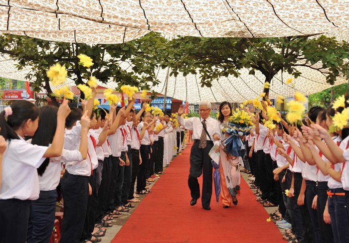 Nhà giáo Nguyễn Huy Khoát trong một lần trở lại thăm trường Ngô Gia Tự. (Ảnh: LC) Nhà giáo Nguyễn Huy Khoát trong một lần trở lại thăm trường Ngô Gia Tự. (Ảnh: LC)