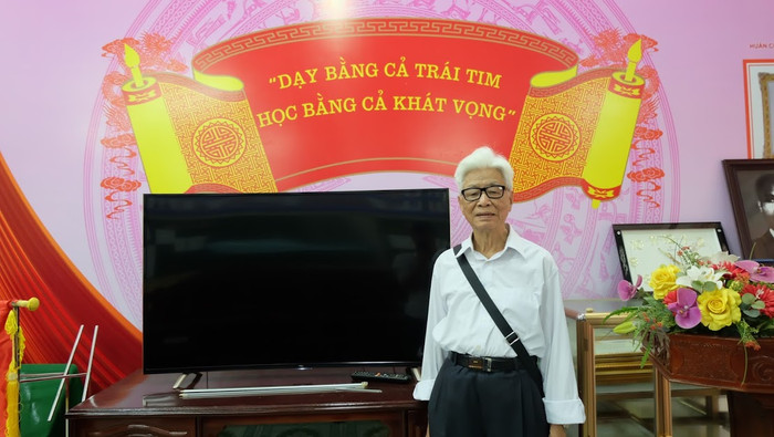 Một thời, dù khó khăn nhưng giáo dục vẫn đạt được thành tựu rực rỡ vì người dạy bằng cả trái tim còn người học học bằng cả khát vọng. (Ảnh: LC) Một thời, dù khó khăn nhưng giáo dục vẫn đạt được thành tựu rực rỡ vì người dạy bằng cả trái tim còn người học học bằng cả khát vọng. (Ảnh: LC)
