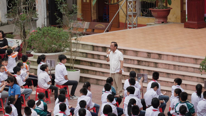 Những bài học đầy ý nghĩa của Giáo sư Nguyễn Lân Dũng đã khiến các em học sinh rất xúc động. (Ảnh: LC) Những bài học đầy ý nghĩa của Giáo sư Nguyễn Lân Dũng đã khiến các em học sinh rất xúc động. (Ảnh: LC)