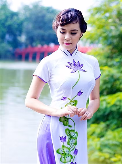 >>Những hotgirl xinh đẹp làm điên đảo cư dân mạng Những nữ sinh đẹp mê hồn giữa đầm sen >>Phát sốt vì vẻ đẹp baby của cô giáo tương lai >>So độ siêu kute của những nữ sinh đình đám nhất Thủ đô >>Phát sốt vì 4 nữ giáo viên xinh đẹp >>Cư dân mạng "điên đảo" vì nhan sắc nữ sinh Trương Tân Uyển >>Hoa khôi ĐH Thương Mại 2012 duyên dáng áo dài
