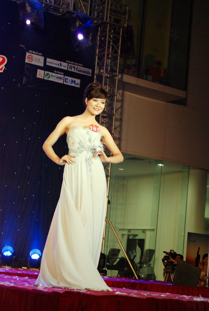 >>Những hotgirl xinh đẹp làm điên đảo cư dân mạng Những nữ sinh đẹp mê hồn giữa đầm sen >>Phát sốt vì vẻ đẹp baby của cô giáo tương lai >>So độ siêu kute của những nữ sinh đình đám nhất Thủ đô >>Phát sốt vì 4 nữ giáo viên xinh đẹp >>Cư dân mạng "điên đảo" vì nhan sắc nữ sinh Trương Tân Uyển >>Hoa khôi ĐH Thương Mại 2012 duyên dáng áo dài >>Những hotgirl xinh đẹp làm điên đảo cư dân mạng Những nữ sinh đẹp mê hồn giữa đầm sen >>Phát sốt vì vẻ đẹp baby của cô giáo tương lai >>So độ siêu kute của những nữ sinh đình đám nhất Thủ đô >>Phát sốt vì 4 nữ giáo viên xinh đẹp >>Cư dân mạng "điên đảo" vì nhan sắc nữ sinh Trương Tân Uyển >>Hoa khôi ĐH Thương Mại 2012 duyên dáng áo dài