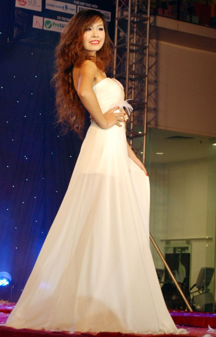 >>Những hotgirl xinh đẹp làm điên đảo cư dân mạng Những nữ sinh đẹp mê hồn giữa đầm sen >>Phát sốt vì vẻ đẹp baby của cô giáo tương lai >>So độ siêu kute của những nữ sinh đình đám nhất Thủ đô >>Phát sốt vì 4 nữ giáo viên xinh đẹp >>Cư dân mạng "điên đảo" vì nhan sắc nữ sinh Trương Tân Uyển >>Hoa khôi ĐH Thương Mại 2012 duyên dáng áo dài >>Những hotgirl xinh đẹp làm điên đảo cư dân mạng Những nữ sinh đẹp mê hồn giữa đầm sen >>Phát sốt vì vẻ đẹp baby của cô giáo tương lai >>So độ siêu kute của những nữ sinh đình đám nhất Thủ đô >>Phát sốt vì 4 nữ giáo viên xinh đẹp >>Cư dân mạng "điên đảo" vì nhan sắc nữ sinh Trương Tân Uyển >>Hoa khôi ĐH Thương Mại 2012 duyên dáng áo dài